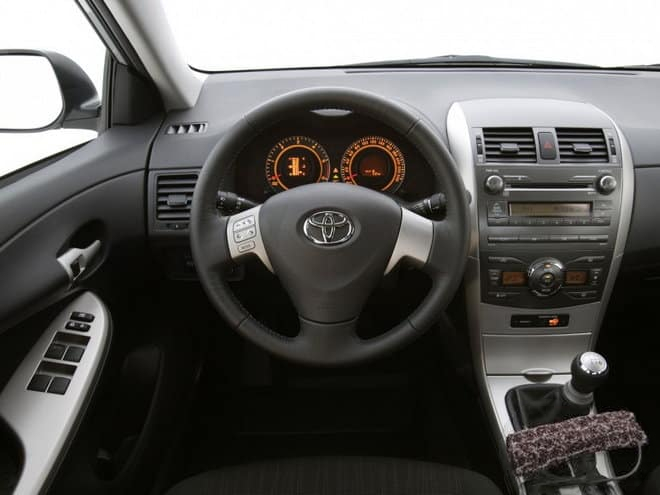 2008-toyota-corolla-ic-gorunum