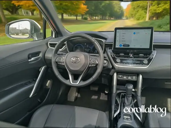 toyota-corolla-cross-ic-kokpit