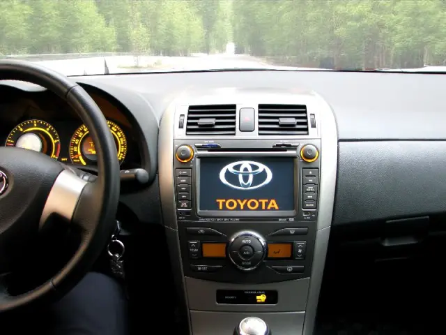 toyota-corolla-2010-2011-multimedya